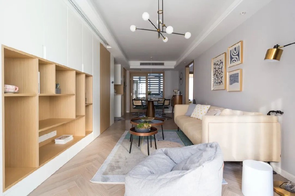 87㎡老氣精裝房變身明凈北歐風(fēng)小家，用色彩點(diǎn)亮多彩生活