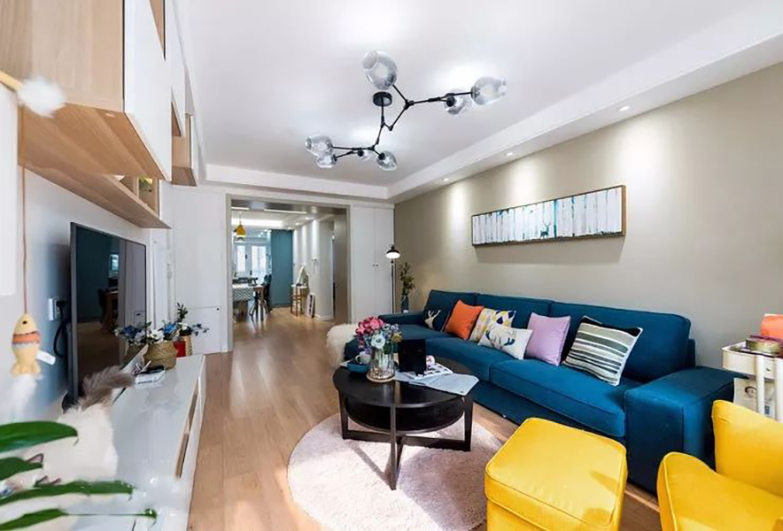 北歐三居室，廚房+卡座餐廳僅占14㎡，電視柜和榻榻米真漂亮