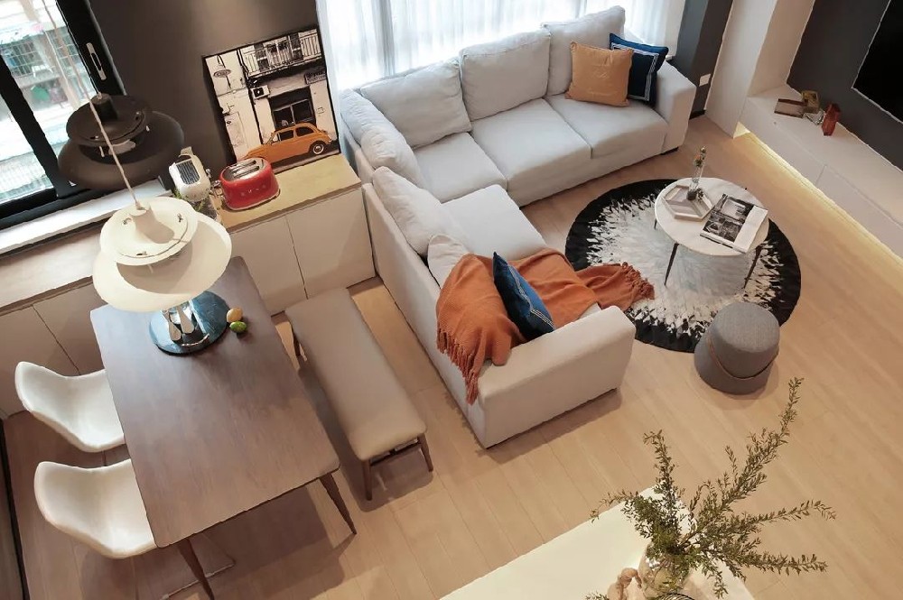 小夫妻買(mǎi)下105㎡奇葩閣樓，“浪費空間”卻讓幸福暴增