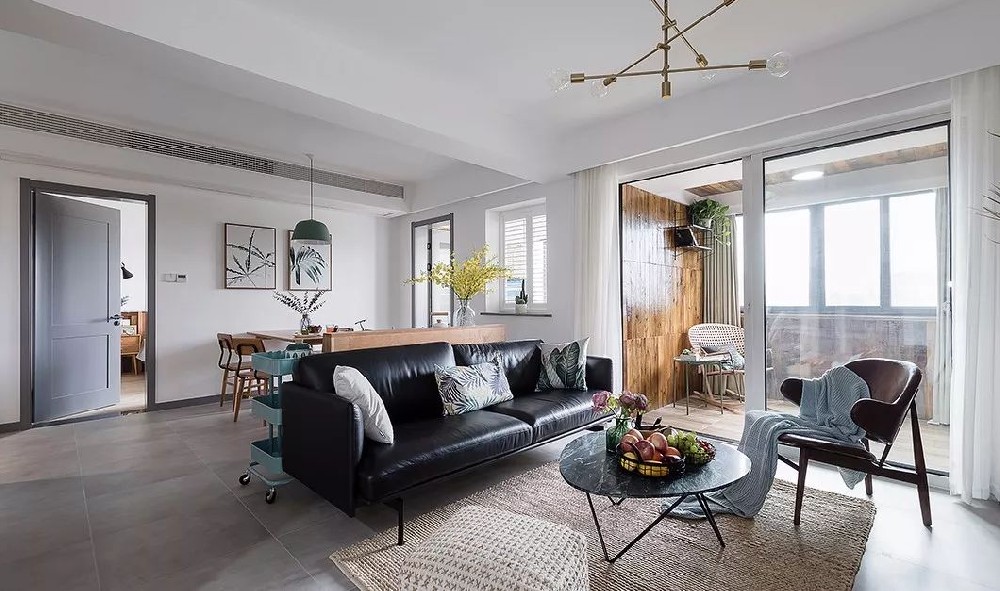 100㎡淺色系設計，誰(shuí)說(shuō)一定要花里胡哨的吊頂