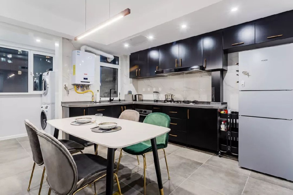 120㎡的現代簡(jiǎn)約風(fēng)三居室，喜歡玄關(guān)的六邊磚設計