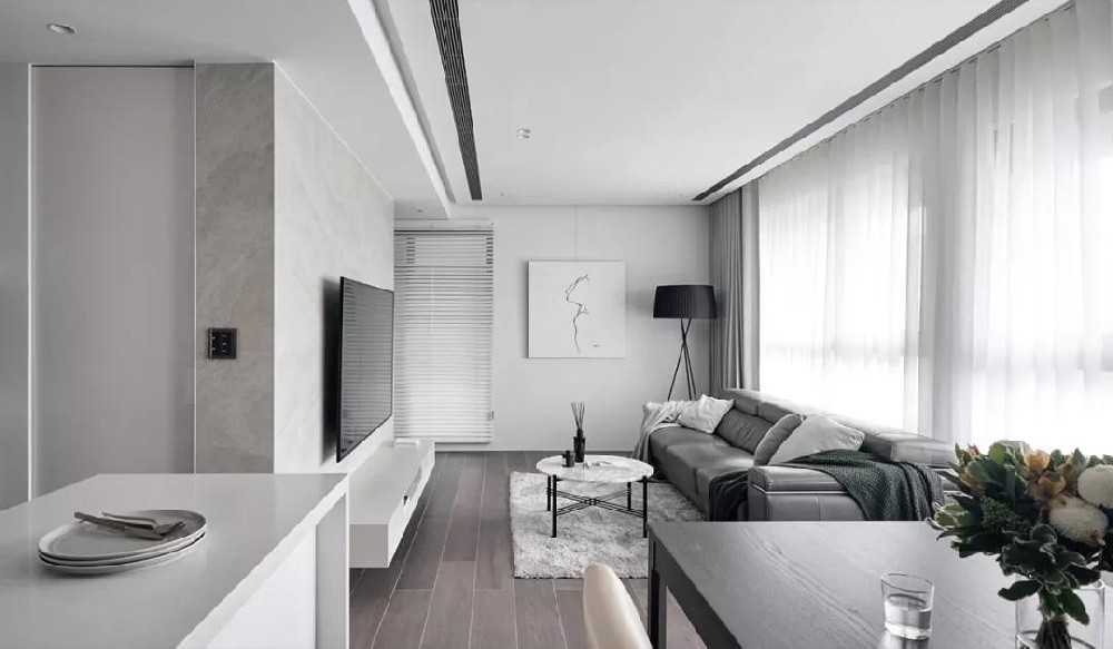 135㎡現代簡(jiǎn)約，淺灰調的優(yōu)雅，端莊舒適好情趣