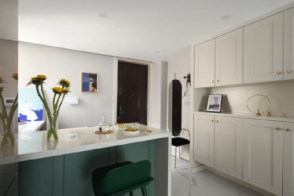 69㎡簡(jiǎn)約輕奢風(fēng)小戶(hù)型，整體簡(jiǎn)潔文藝，營(yíng)造出溫馨的居住空間