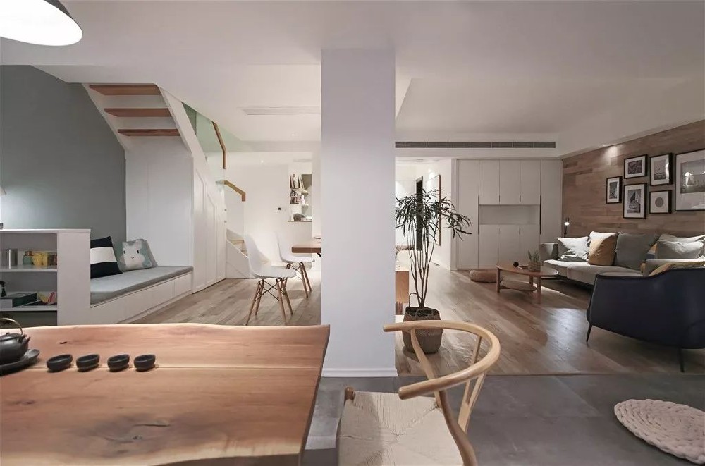 150㎡現代簡(jiǎn)約，木質(zhì)與文化磚，營(yíng)造文藝舒適的端莊感