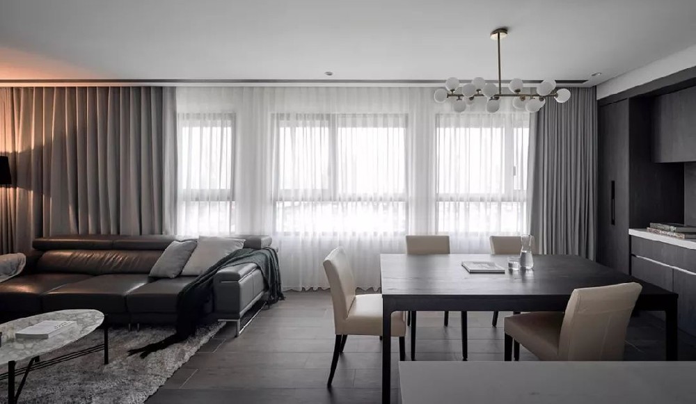 135㎡現代簡(jiǎn)約，淺灰調的優(yōu)雅，端莊舒適好情趣