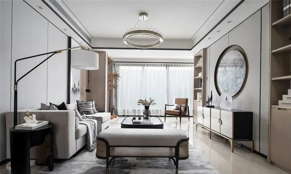 143㎡新中式原木色貫穿各區域，增添了溫馨舒適感