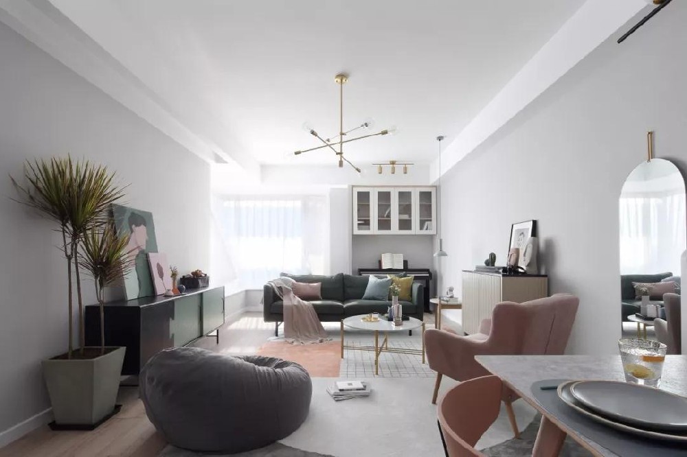 110㎡北歐，簡(jiǎn)約灰色調，粉墨的軟裝，配出年輕優(yōu)雅的浪漫