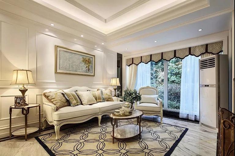 大白墻+石膏線(xiàn)，118平米低調中的奢華