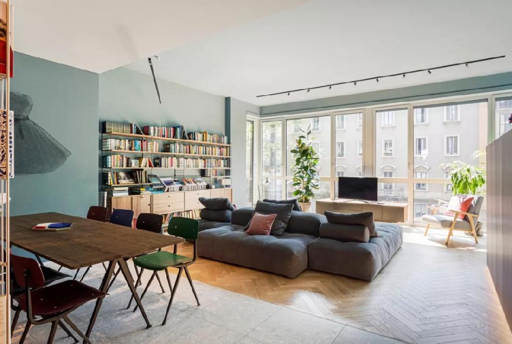 82.5㎡繽紛公寓，水磨石、人字拼木地板、鏡面混搭，打造現代文藝感的家