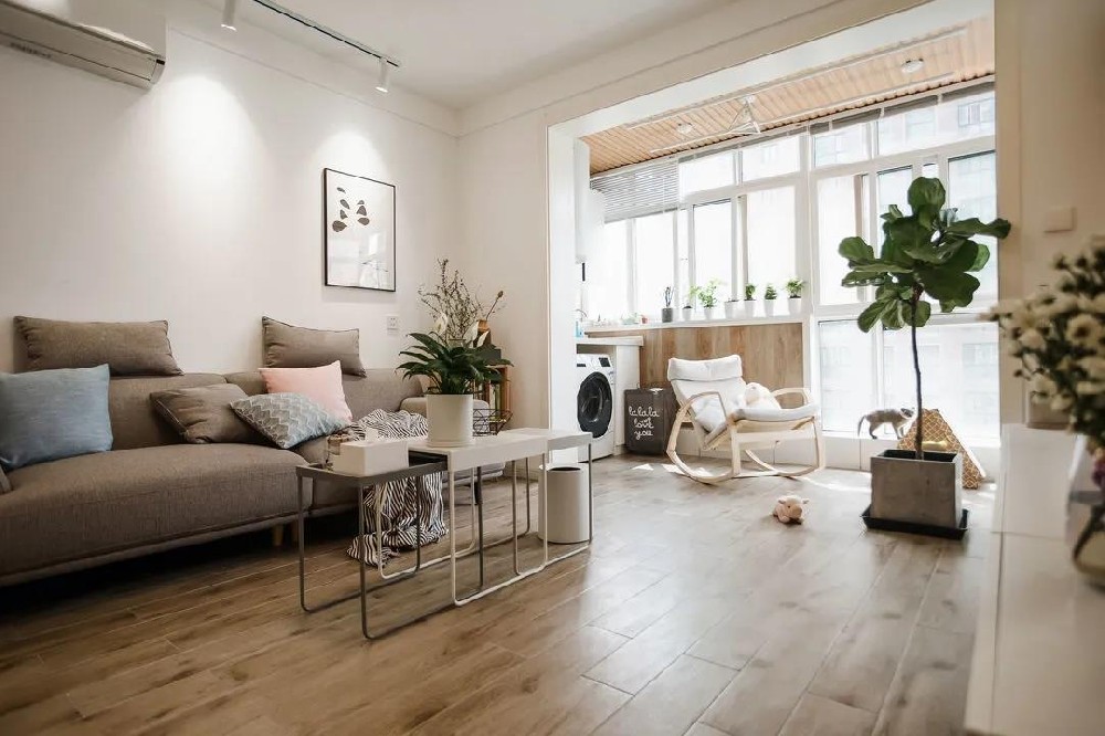 62㎡小戶(hù)型，原木+白色營(yíng)造簡(jiǎn)約空間，應有盡有，井井有條