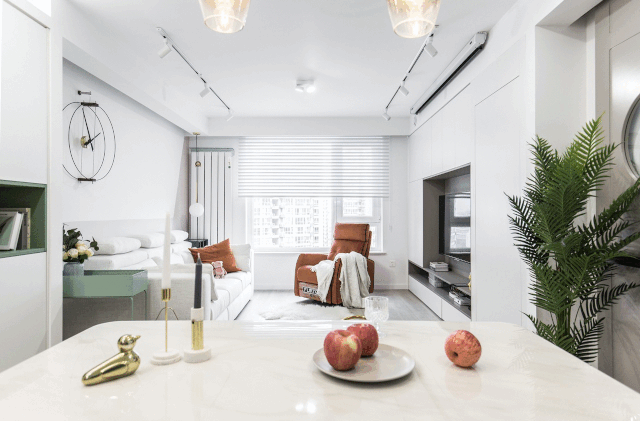 90㎡簡(jiǎn)約輕奢兩居，占比17%的收納空間，還居室清爽明凈