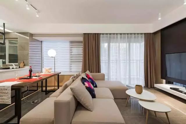 82平老房改造翻新，玄關(guān)不僅做了鞋柜還做了迷你書(shū)房