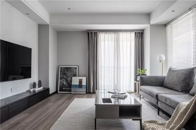 123㎡現代簡(jiǎn)約，不規則的客餐廳，明亮清爽的空間