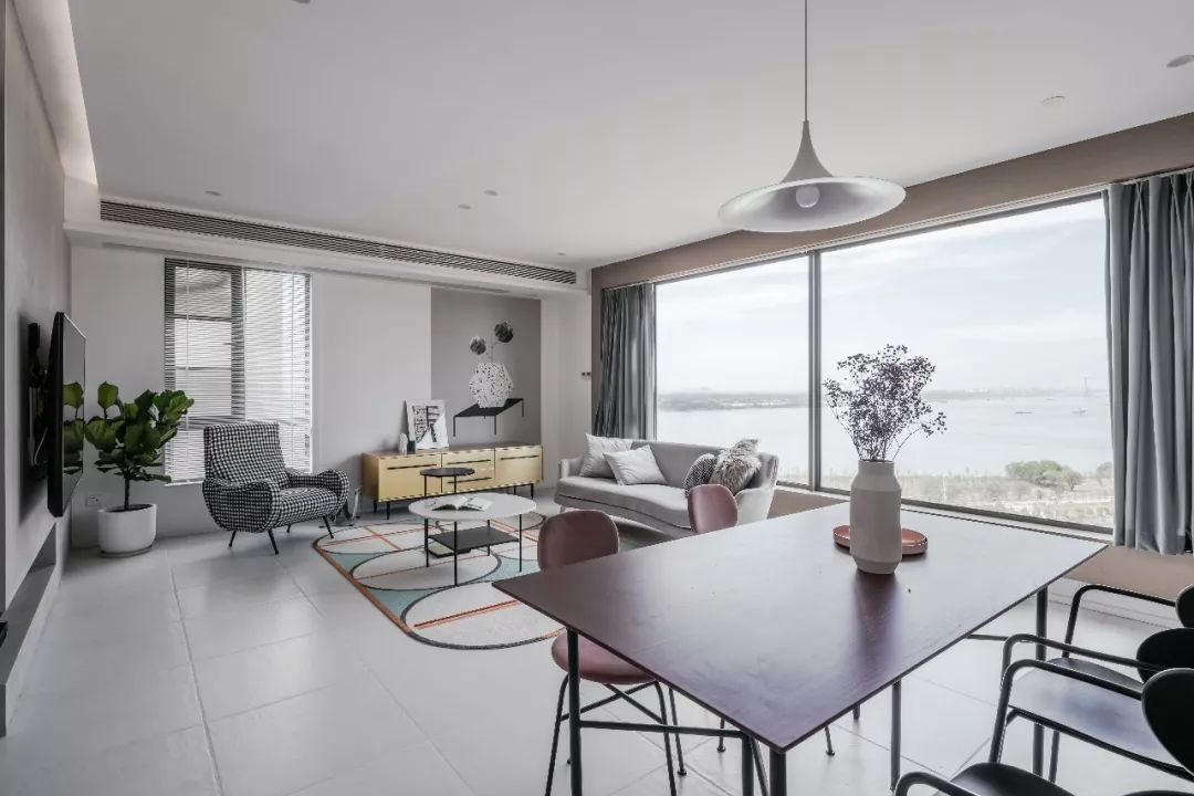 110㎡現代簡(jiǎn)約，灰度空間粉色調，小資情趣的溫情